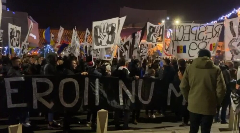 Marș pentru cinstirea eroilor Revoluției, în Piața Universității din București. VIDEO - Imaginea 4