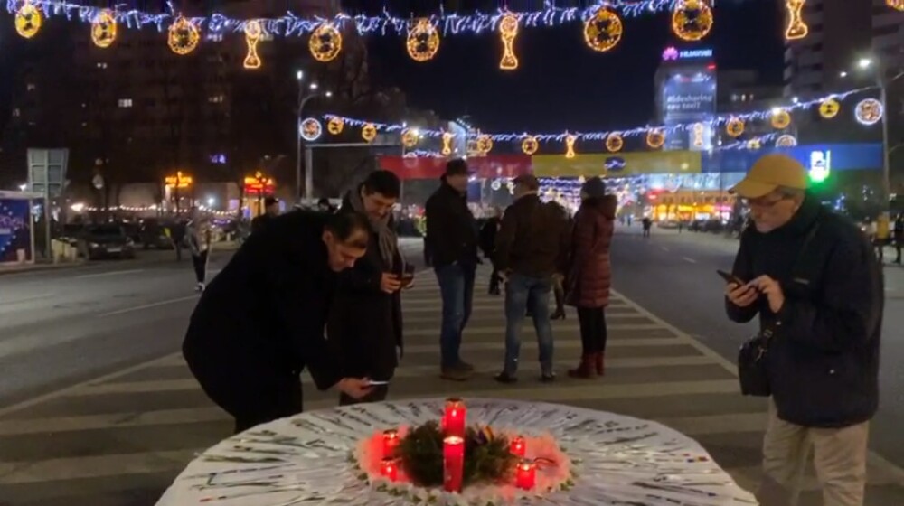 Marș pentru cinstirea eroilor Revoluției, în Piața Universității din București. VIDEO - Imaginea 1