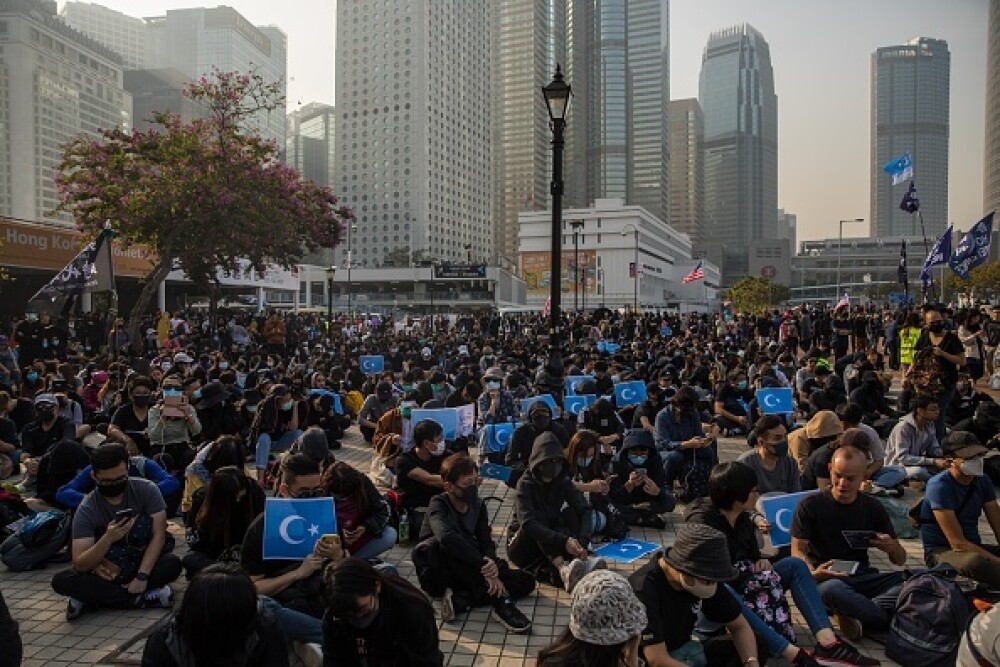Violențe în Hong Kong, după o manifestaţie în sprijinul uigurilor din China - Imaginea 3