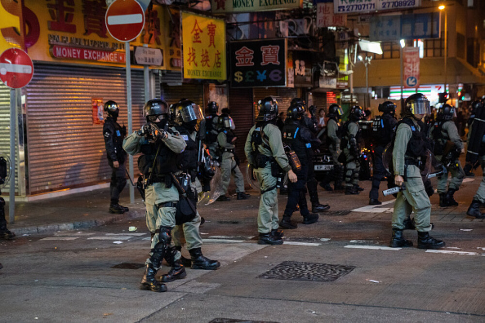 Proteste în Hong Kong. Poliția a folosit gaze lacrimogene pentru a dispersa manifestanţii - Imaginea 7
