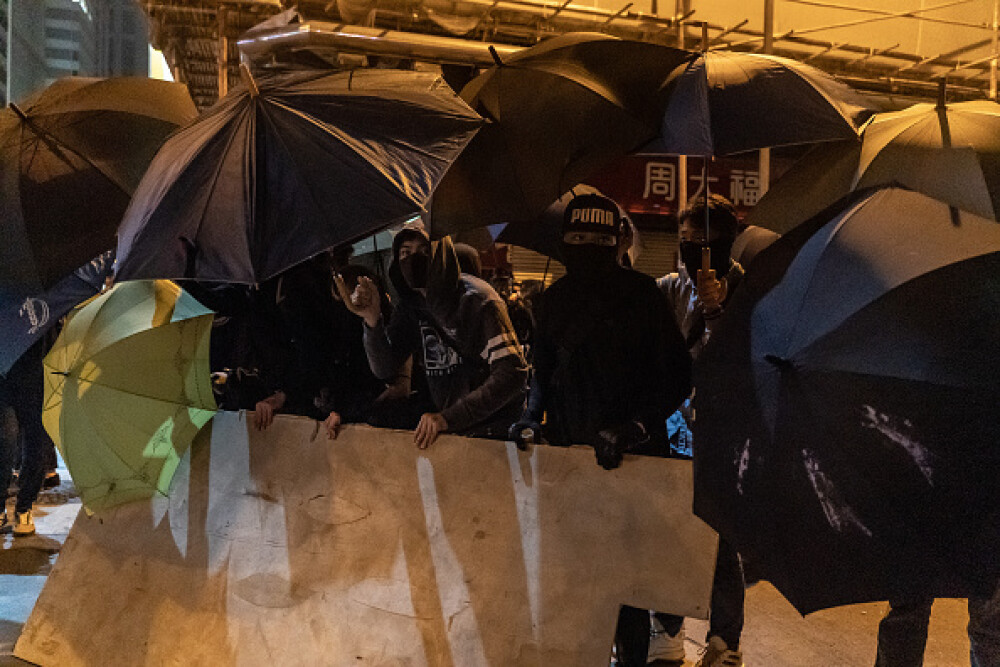 Proteste în Hong Kong. Poliția a folosit gaze lacrimogene pentru a dispersa manifestanţii - Imaginea 6