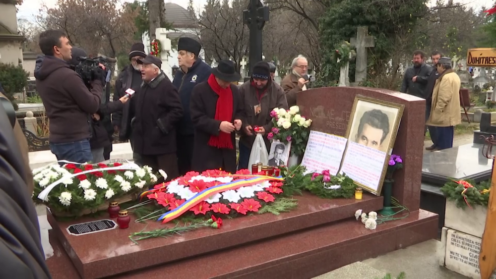 Admiratorii lui Ceaușescu comemorează 30 de ani de la moartea sa: ”Suntem 20 de milioane de proști” - Imaginea 1