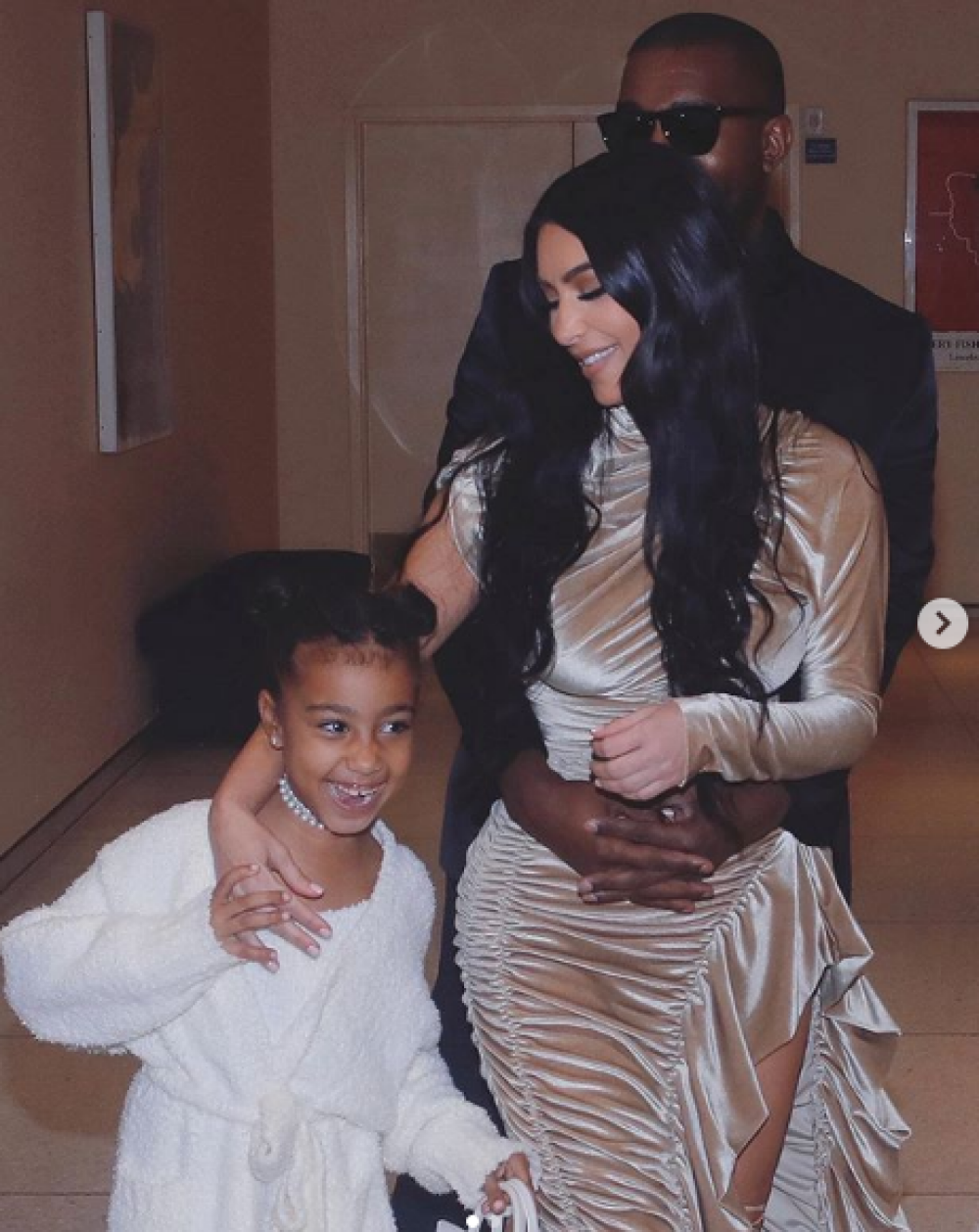 Kim Kardashian criticată de fani. Care copil al ei ar fi favorizat de artistă - Imaginea 2