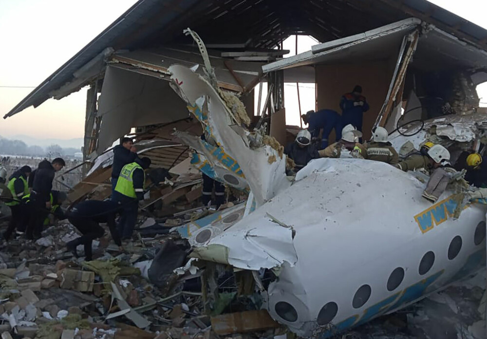 Tragedie în Kazahstan. Un avion cu 100 de persoane la bord s-a prăbușit. Cel puțin 12 morți - Imaginea 5