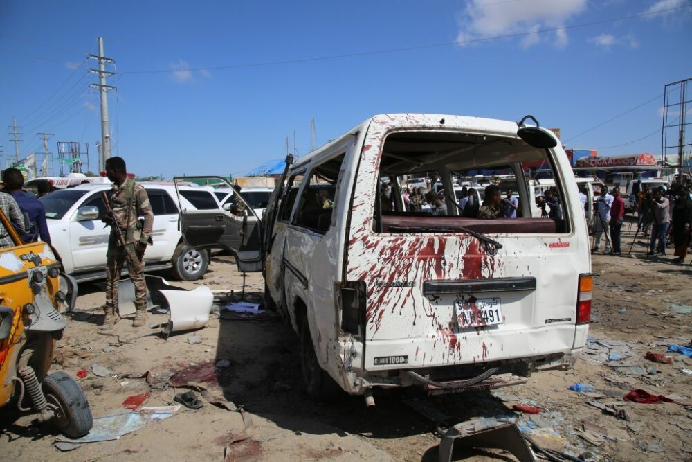 Atac terorist sângeros în Somalia. Bilanţul a ajuns la 100 de morţi - Imaginea 6