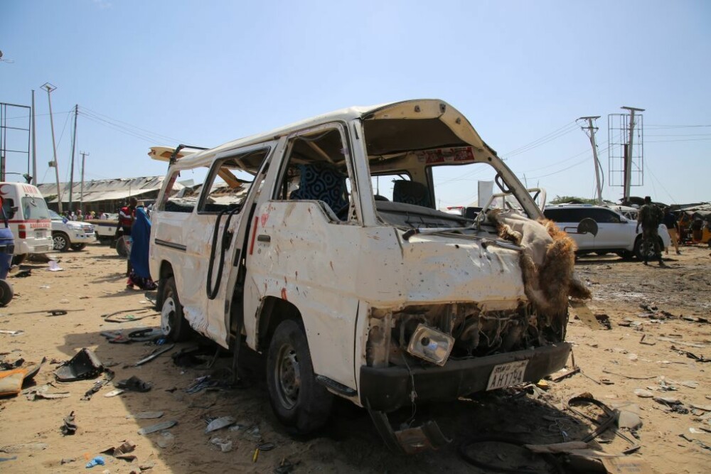 Atac terorist sângeros în Somalia. Bilanţul a ajuns la 100 de morţi - Imaginea 10