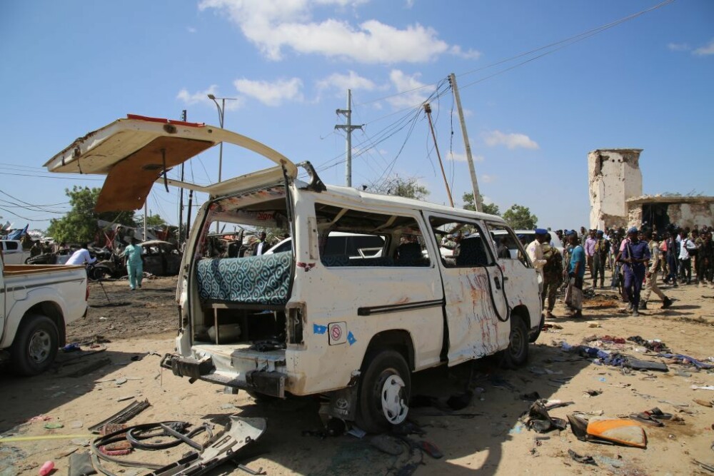 Atac terorist sângeros în Somalia. Bilanţul a ajuns la 100 de morţi - Imaginea 11