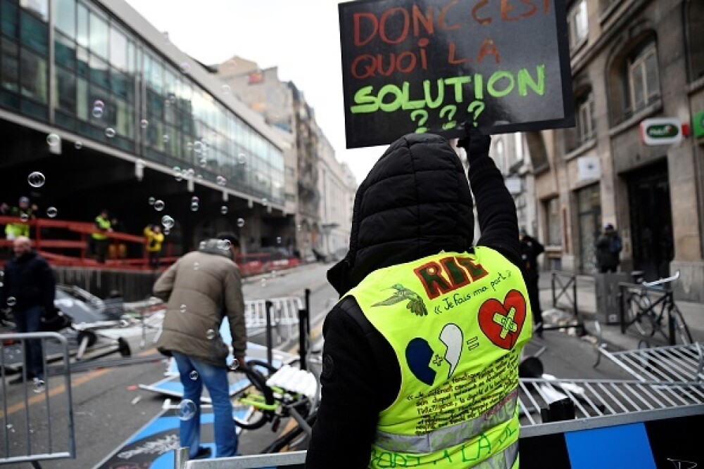 Protest violent în Paris. Vestele galbene s-au alăturat manifestanților. GALERIE FOTO - Imaginea 16