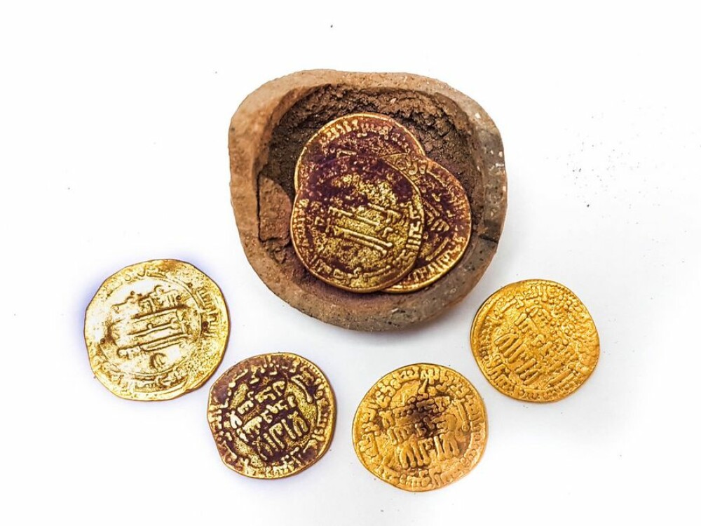 O ''puşculiţă'' veche de 1.200 de ani cu monede de aur, găsită în Israel. Cui ar fi aparținut - Imaginea 2