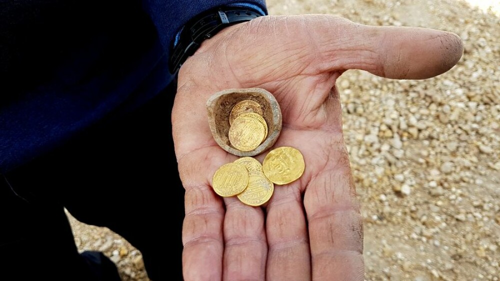 O ''puşculiţă'' veche de 1.200 de ani cu monede de aur, găsită în Israel. Cui ar fi aparținut - Imaginea 3