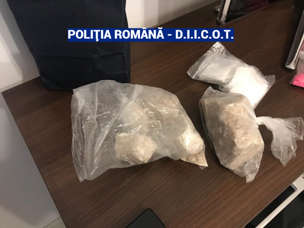 Droguri de 60.000 de € descoperite într-un apartament din Braşov închiriat în regim hotelier - Imaginea 3