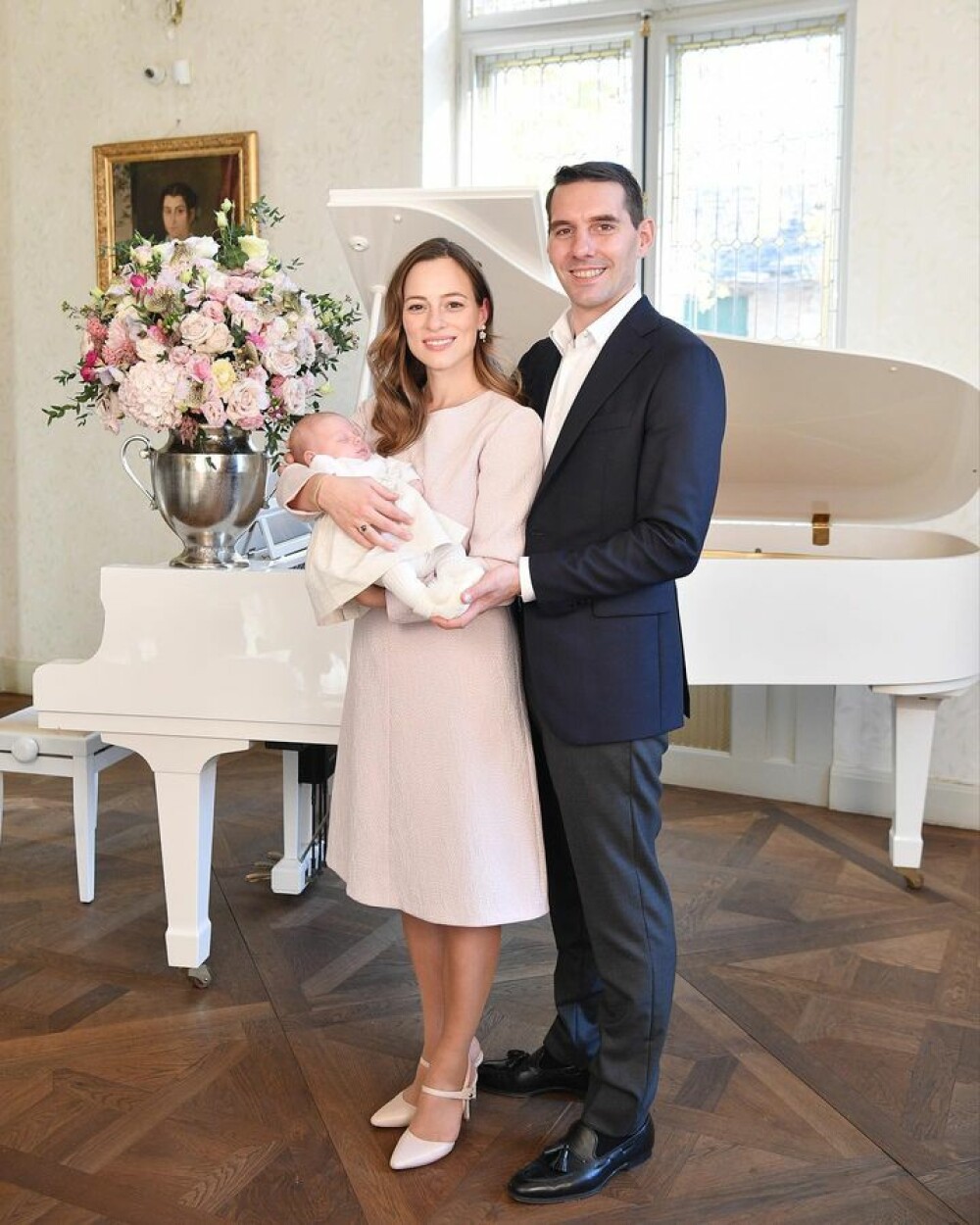 Fostul principe Nicolae al României și Alina Binder au publicat primele fotografii cu fetița lor nou născută - Imaginea 1