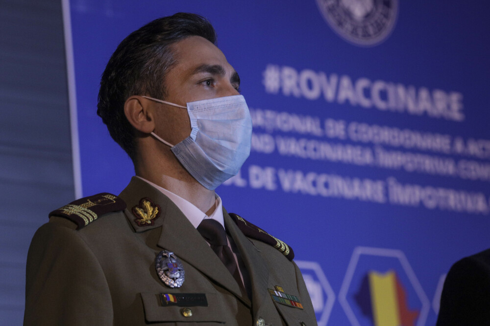 Iohannis, după vizita la centrul de vaccinare: România ar putea primi la începutul lui 2021 prima tranșă de vaccin. FOTO - Imaginea 2