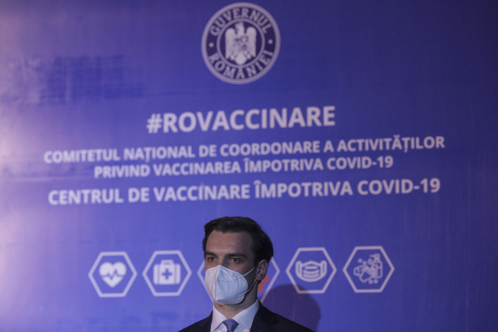 Iohannis, după vizita la centrul de vaccinare: România ar putea primi la începutul lui 2021 prima tranșă de vaccin. FOTO - Imaginea 3