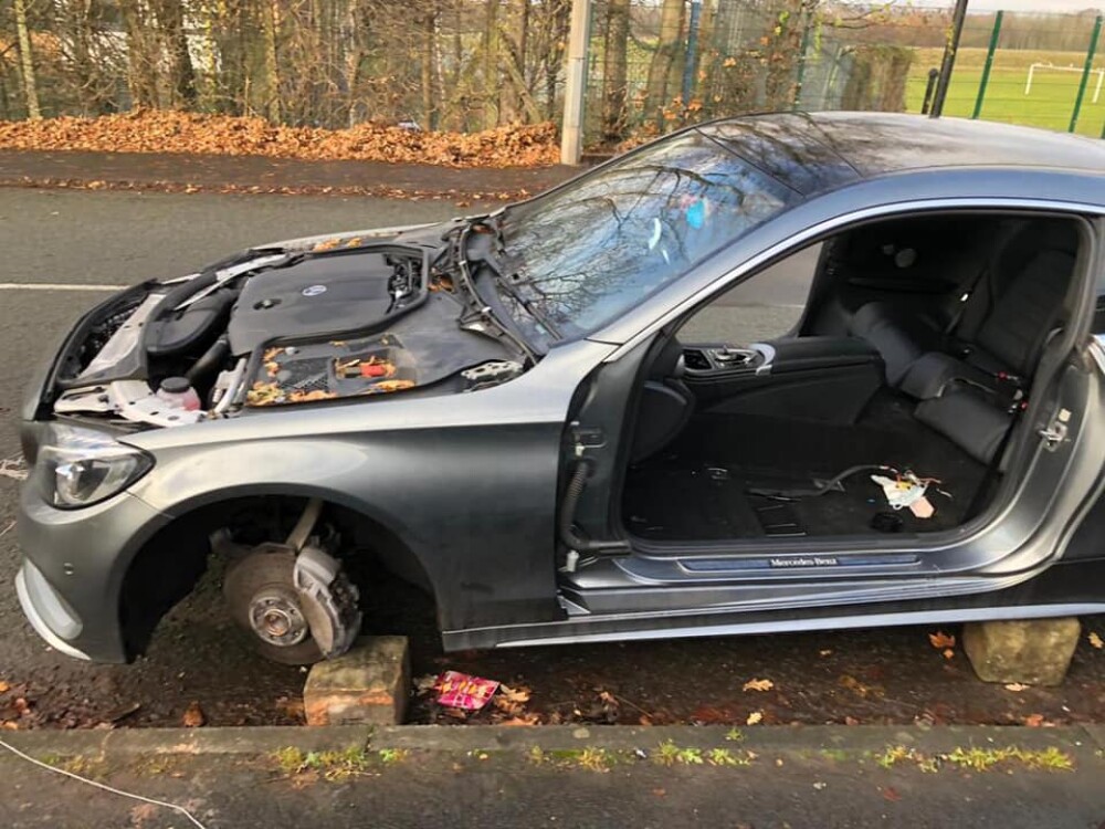 FOTO. Cum și-a găsit un șofer Mercedesul după ce l-a lăsat peste noapte în fața casei - Imaginea 4