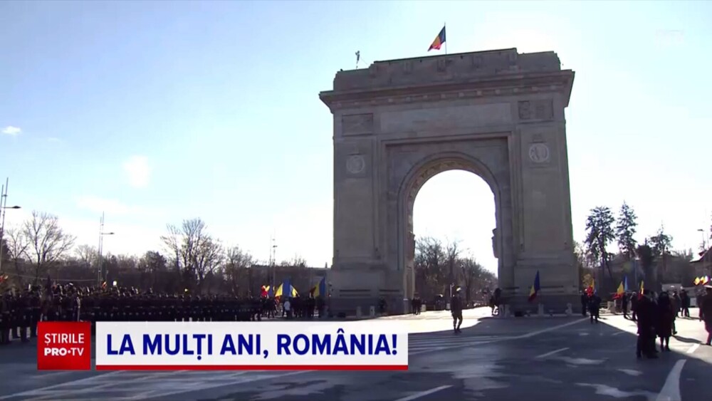 FOTO-VIDEO. Parada militară de 1 Decembrie din București. Iohannis a depus o coroană de flori - Imaginea 2