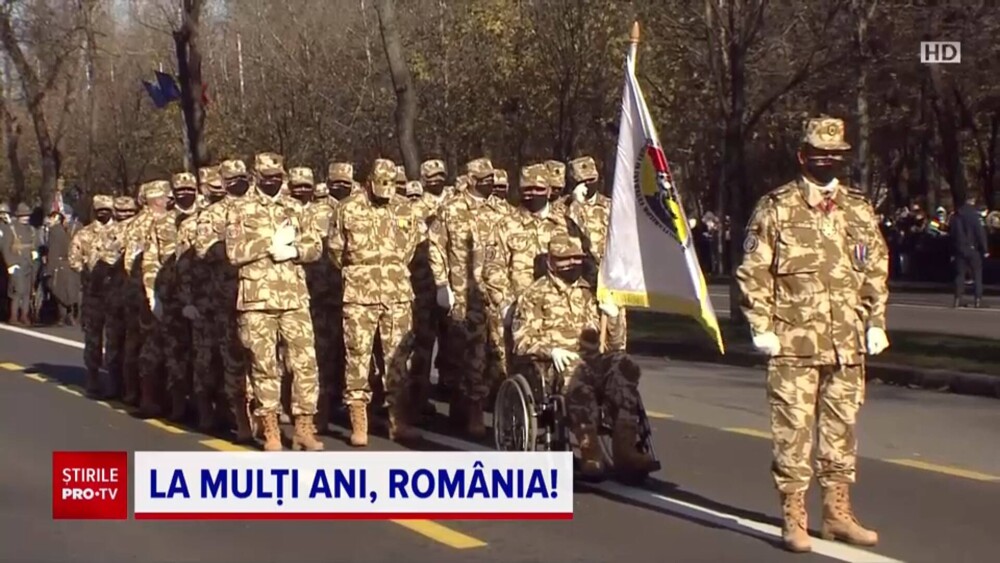 FOTO-VIDEO. Parada militară de 1 Decembrie din București. Iohannis a depus o coroană de flori - Imaginea 3