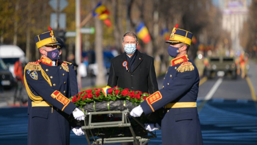 FOTO-VIDEO. Parada militară de 1 Decembrie din București. Iohannis a depus o coroană de flori - Imaginea 10