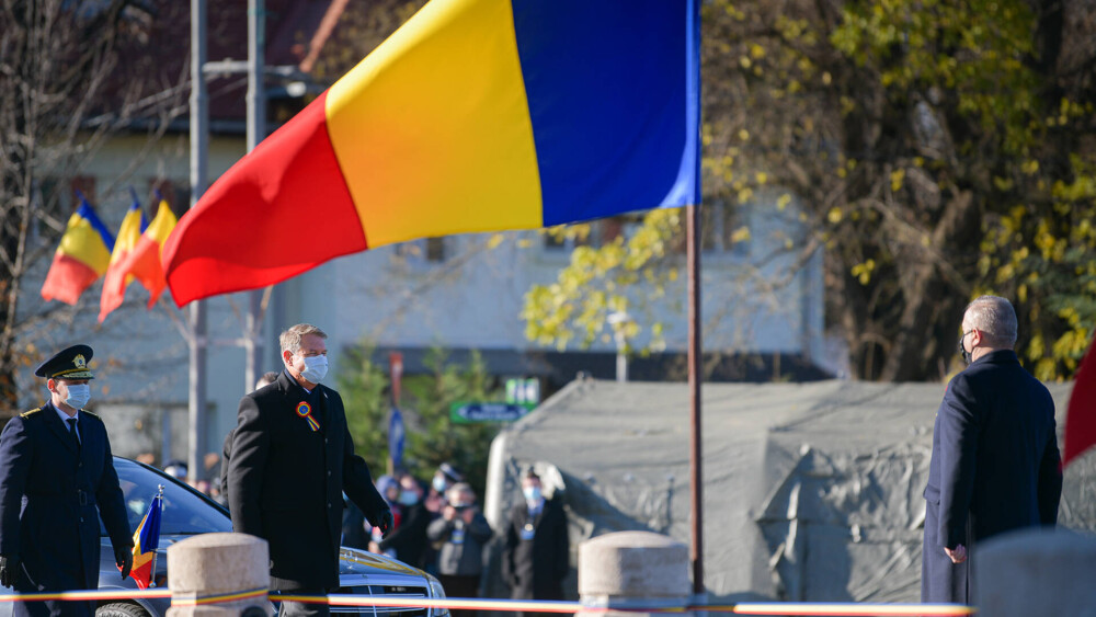 FOTO-VIDEO. Parada militară de 1 Decembrie din București. Iohannis a depus o coroană de flori - Imaginea 12