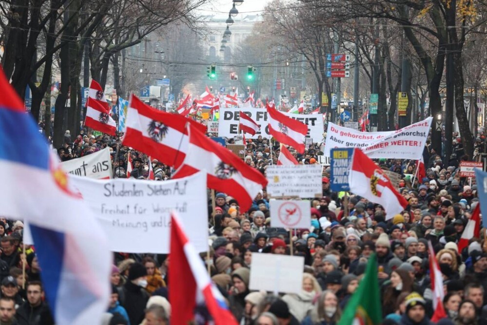 Protest cu 20.000 de oameni la Viena. Negaționiști și adepți ai conspirațiilor au manifestat împotriva vaccinării obligatorii - Imaginea 5
