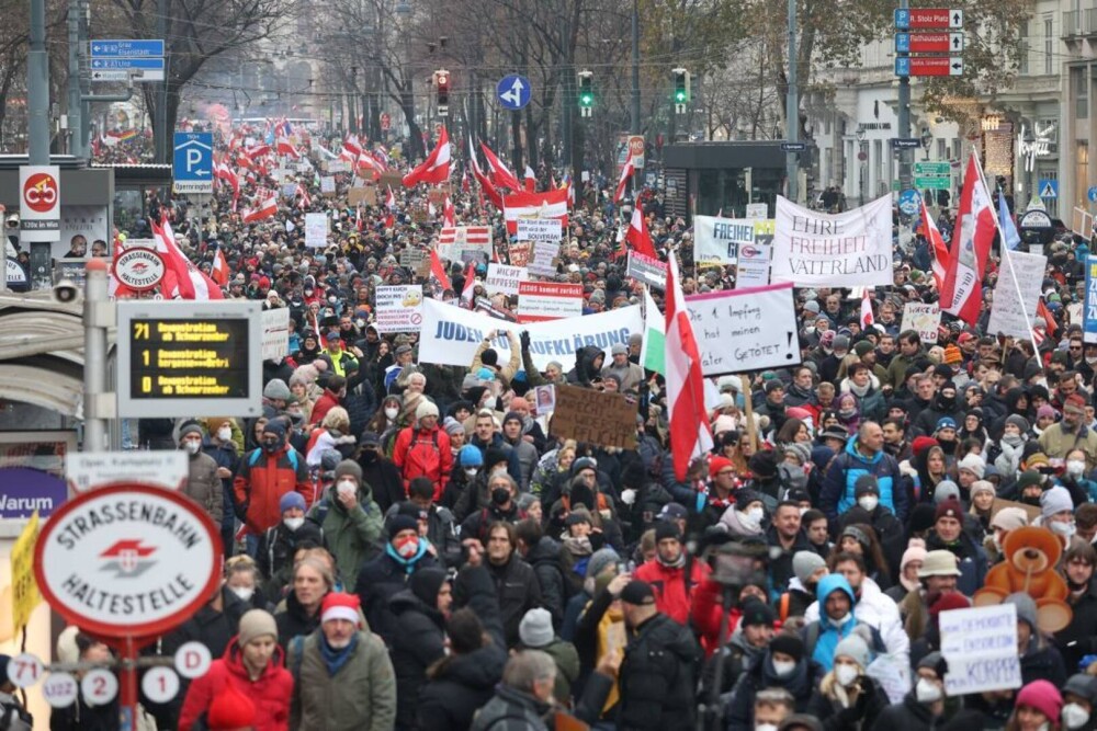 Protest cu 20.000 de oameni la Viena. Negaționiști și adepți ai conspirațiilor au manifestat împotriva vaccinării obligatorii - Imaginea 9