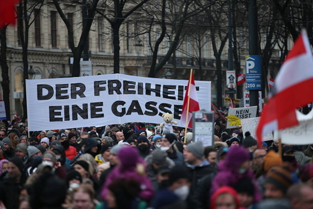 Proteste în mai multe țări din Europa. 40.000 de persoane au contestat la Viena vaccinarea obligatorie - Imaginea 21