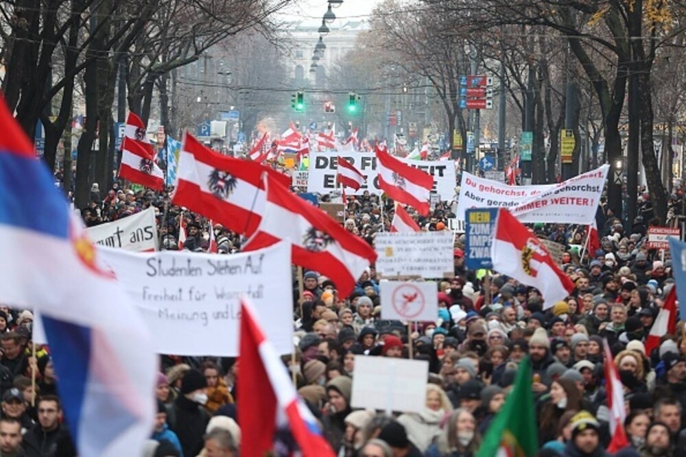 Proteste în mai multe țări din Europa. 40.000 de persoane au contestat la Viena vaccinarea obligatorie - Imaginea 9