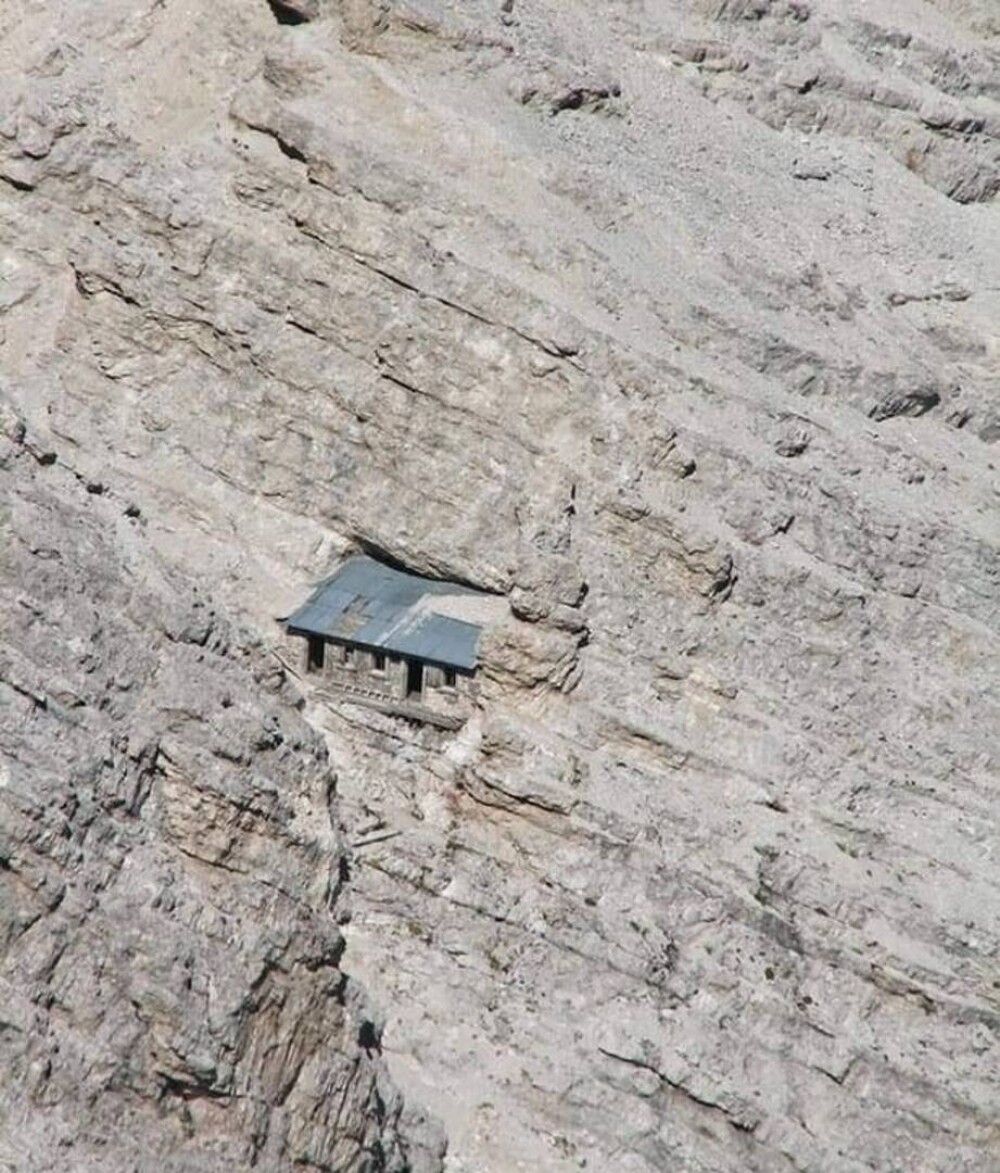 Misterul celei mai singuratice case din lume, construită într-o stâncă din munții Italiei. Ce rol a avut - Imaginea 2