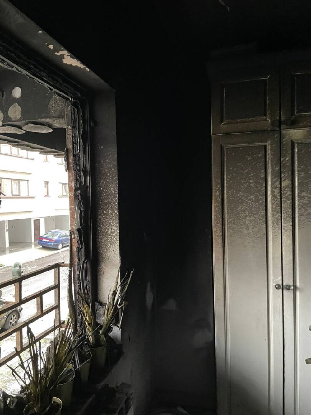Petardele, posibilă cauză a incendiului din Constanța, care a distrus un bloc și agoniseala de o viață a mai multor familii - Imaginea 7