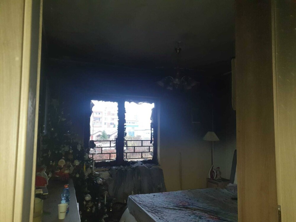 Petardele, posibilă cauză a incendiului din Constanța, care a distrus un bloc și agoniseala de o viață a mai multor familii - Imaginea 11