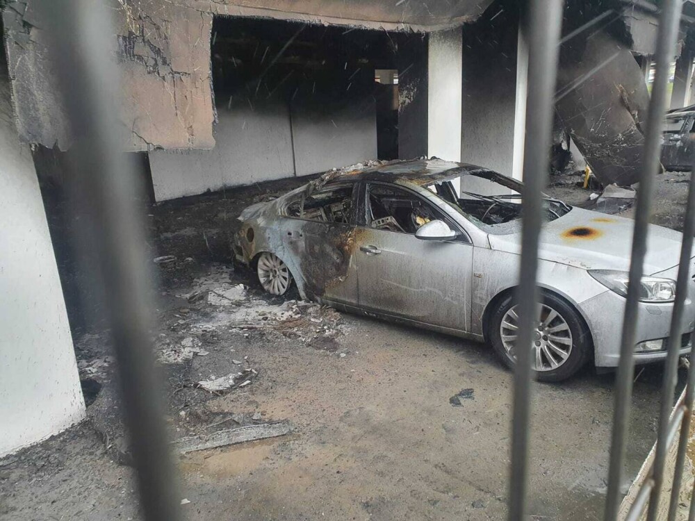 Zeci de apartamente și mașini, distruse în incendiul din Constanța. Imaginile groazei din interiorul imobilului - Imaginea 12