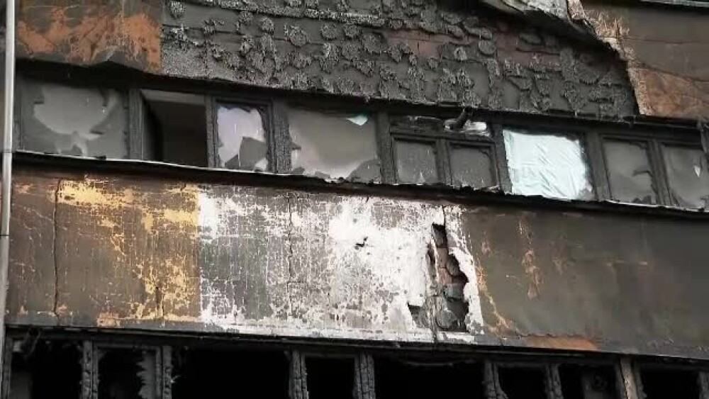 Petardele, posibilă cauză a incendiului din Constanța, care a distrus un bloc și agoniseala de o viață a mai multor familii - Imaginea 1