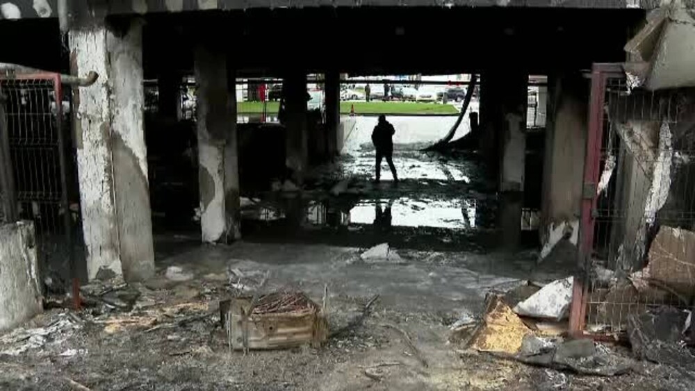 Petardele, posibilă cauză a incendiului din Constanța, care a distrus un bloc și agoniseala de o viață a mai multor familii - Imaginea 2