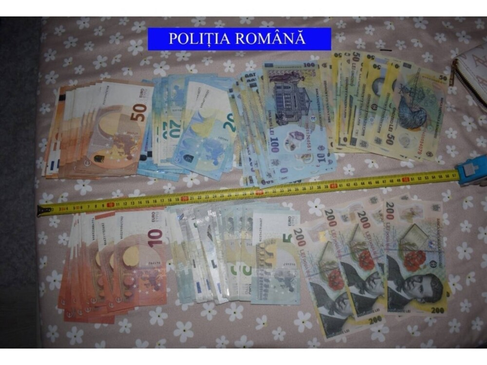 Teancuri de bani, lei, euro și lire sterline, dar și bijuterii, găsite de polițiști la zeci de suspecți de cămătărie - Imaginea 4