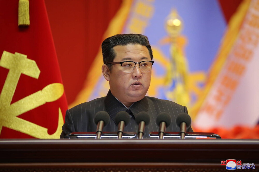 FOTO. Cum arată acum Kim Jong Un. Liderul nord-coreean a slăbit semnificativ - Imaginea 1