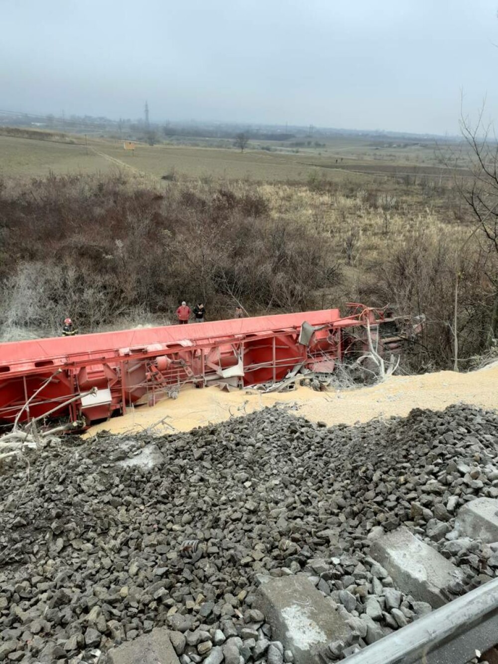Două trenuri s-au ciocnit în Vrancea. Primele imagini de la locul accidentului. GALERIE FOTO - Imaginea 3