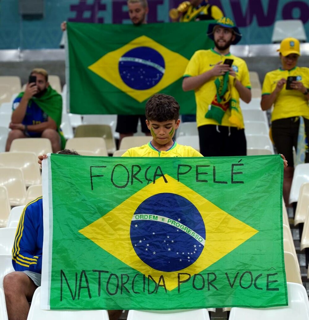 Pele ”nu spune adio în acest moment”. Susținere emoționantă în toată lumea pentru cel mai mare fotbalist din istorie FOTO - Imaginea 3