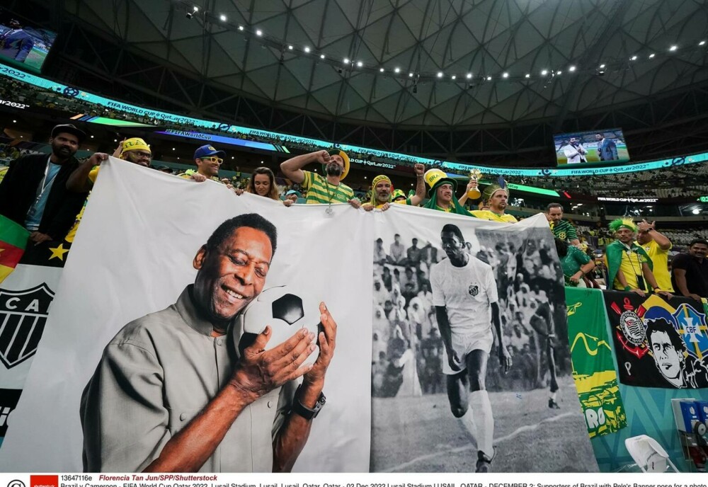 Pele ”nu spune adio în acest moment”. Susținere emoționantă în toată lumea pentru cel mai mare fotbalist din istorie FOTO - Imaginea 7