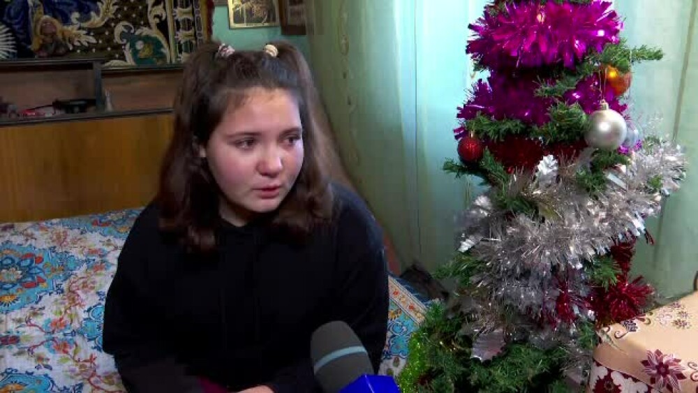 Ce își dorește Ștefania de la Moș Crăciun: „Nimic. Fratele meu să primească jucării”. Familia are bradul de 18 ani - Imaginea 2