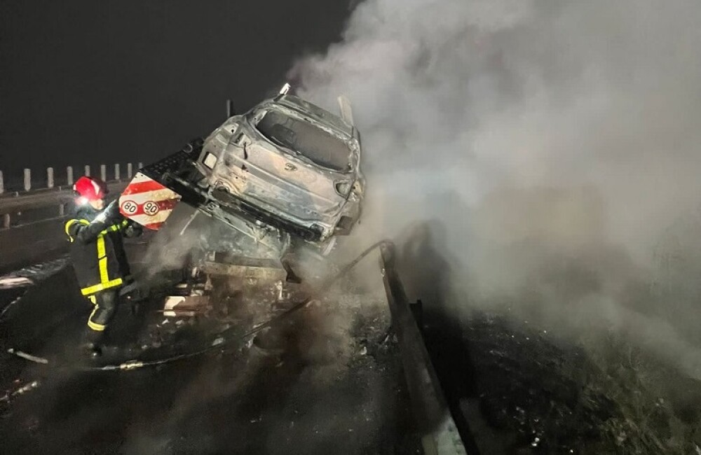 Incendiu violent pe A1. Un autotren încărcat cu opt autoturisme a ars complet | VIDEO & GALERIE FOTO - Imaginea 2