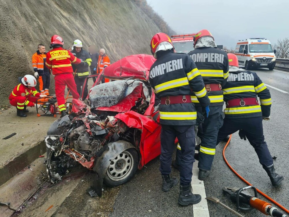 Un tânăr și socrul lui au murit într-un accident cumplit, în apropiere de Porțile de Fier 1 - Imaginea 1