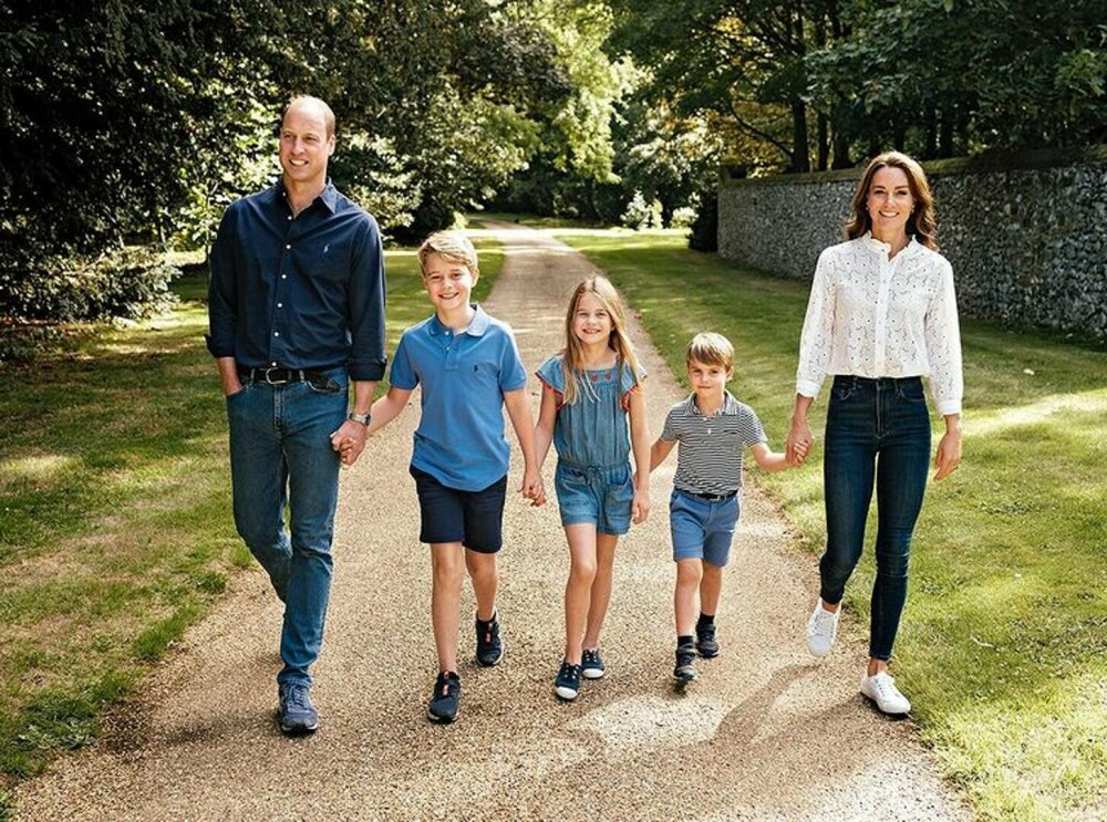 Prinţul William, fotografie amuzantă alături de cei trei copii cu ocazia celei de-a 42-a aniversări. „Te iubim cu toţii!” - Imaginea 11