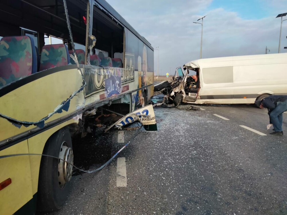 Accident grav în Galați. Un autocar și un microbuz s-au ciocnit. Mai multe persoane sunt rănite. GALERIE FOTO - Imaginea 3