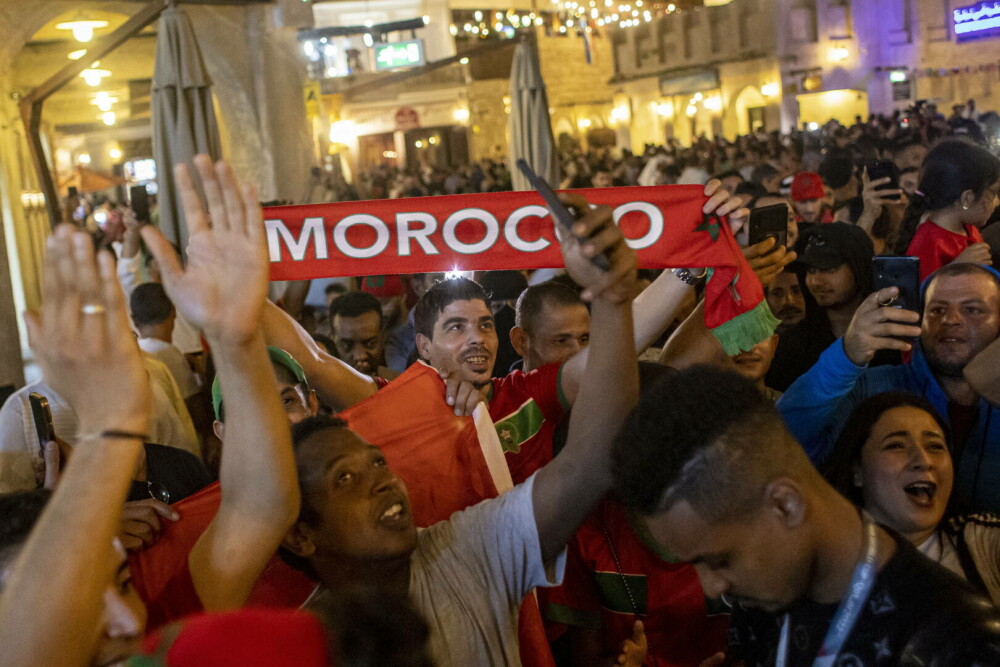 Incidente violente în Franța, după meciul Franța-Maroc. Peste 100 de persoane, arestate. Un copil a fost călcat cu mașina - Imaginea 7