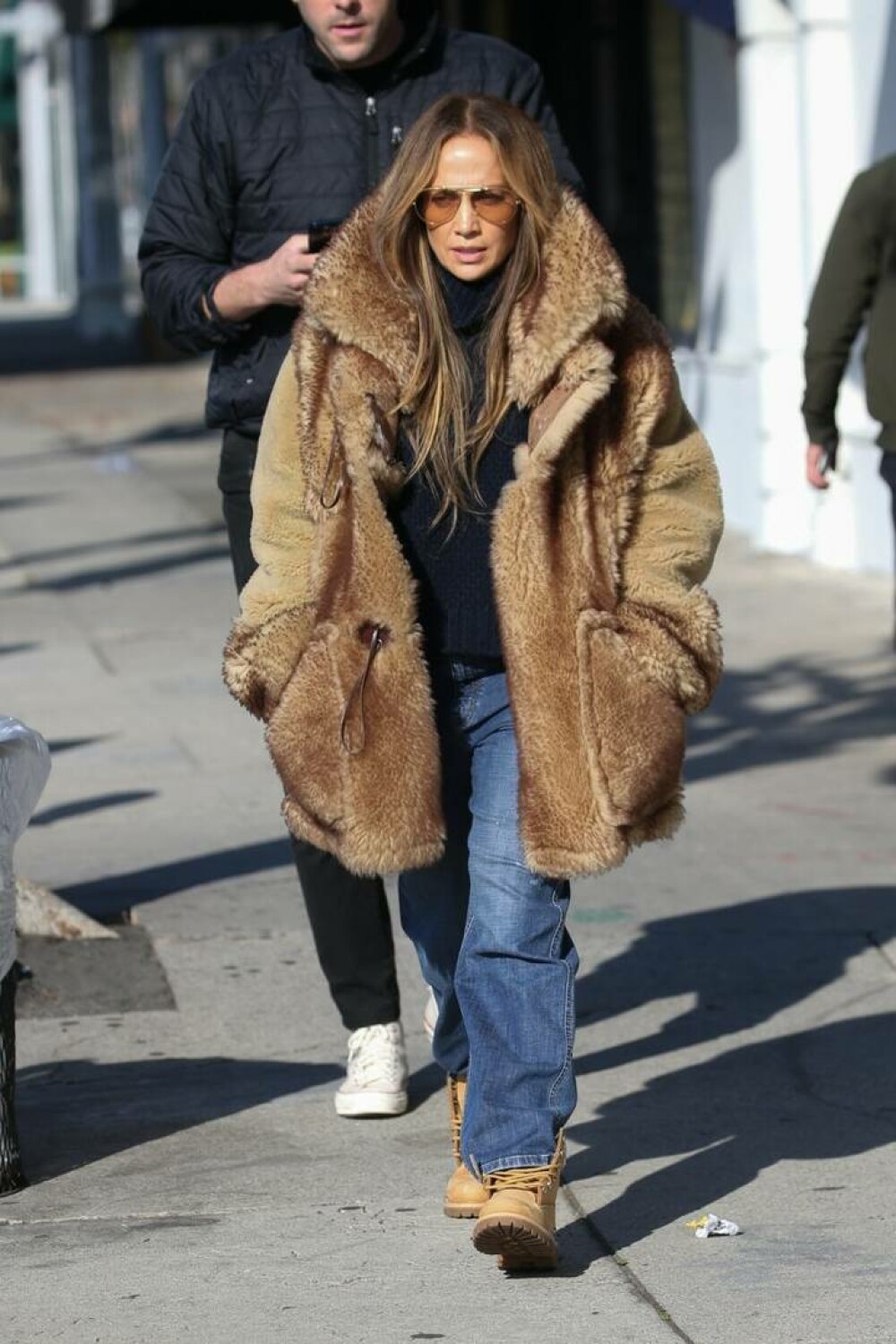 Jennifer Lopez a ieșit la cumpărături pentru Crăciun, sărbătoarea ei preferată. La ce produse s-a uitat. FOTO - Imaginea 9
