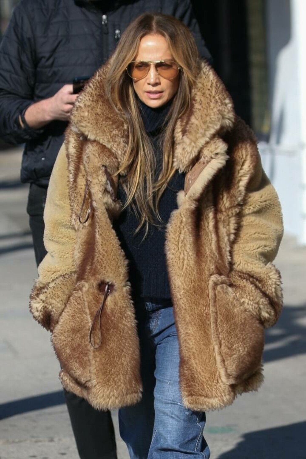 Jennifer Lopez a ieșit la cumpărături pentru Crăciun, sărbătoarea ei preferată. La ce produse s-a uitat. FOTO - Imaginea 5