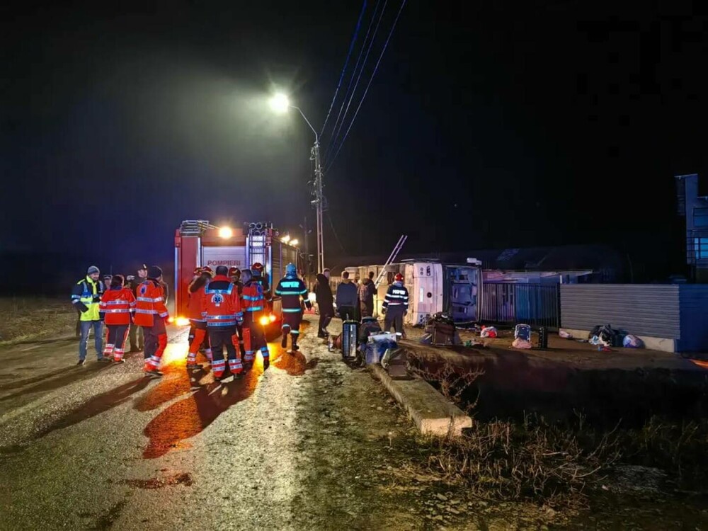 Primele imagini de la carnagiul din Pașcani. Detalii despre starea victimelor accidentului cu 25 de răniți | FOTO - Imaginea 2
