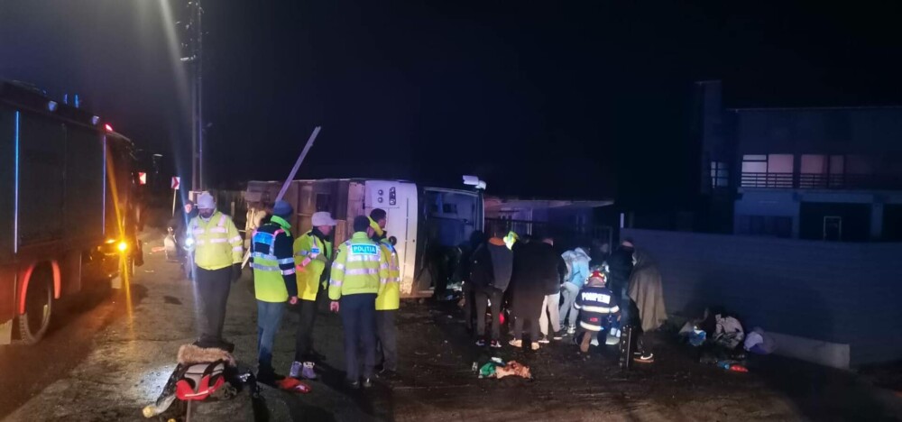 Primele imagini de la carnagiul din Pașcani. Detalii despre starea victimelor accidentului cu 25 de răniți | FOTO - Imaginea 7