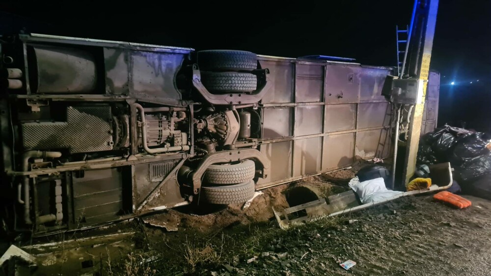 Primele imagini de la carnagiul din Pașcani. Detalii despre starea victimelor accidentului cu 25 de răniți | FOTO - Imaginea 8