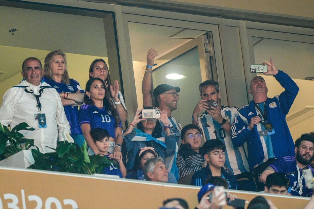 Moment emoționant pe teren. Reacția soției lui Messi după ce Argentina a luat trofeul Cupei Mondiale | FOTO - Imaginea 1